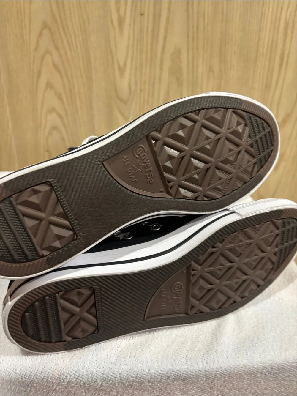Converse chuck taylor all stars STARS men sz 9 women sz 11 brand new